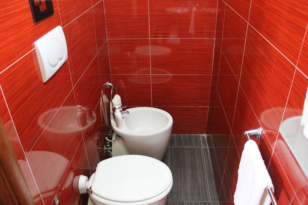 Apartment Red Orange Ognina